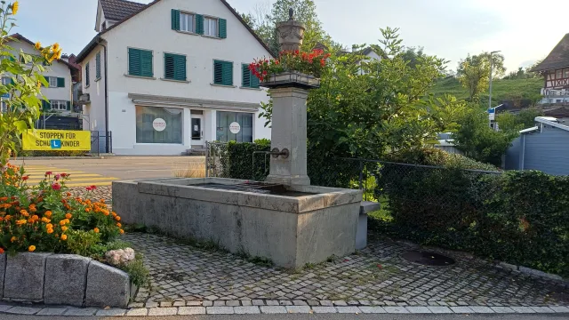Dorfbrunnen (Foto: Ursula Pernet) Dorfbrunnen (Foto: Ursula Pernet)