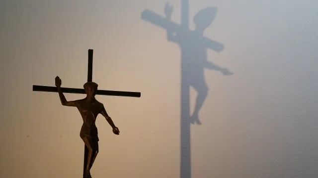 Kreuz (Foto: Werner Näf) Kreuz — Wallisellen (Foto: Werner Näf)