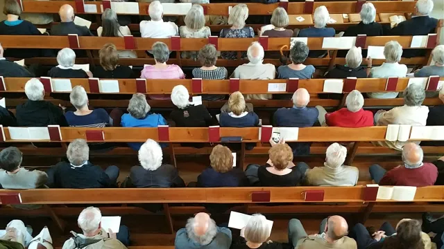 Volle Kirche (Foto: Werner Näf) Volle Kirche (Foto: Werner Näf)