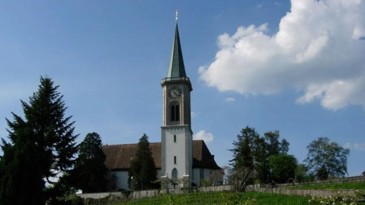 Kirche mit Rebberg Kirche mit Rebberg